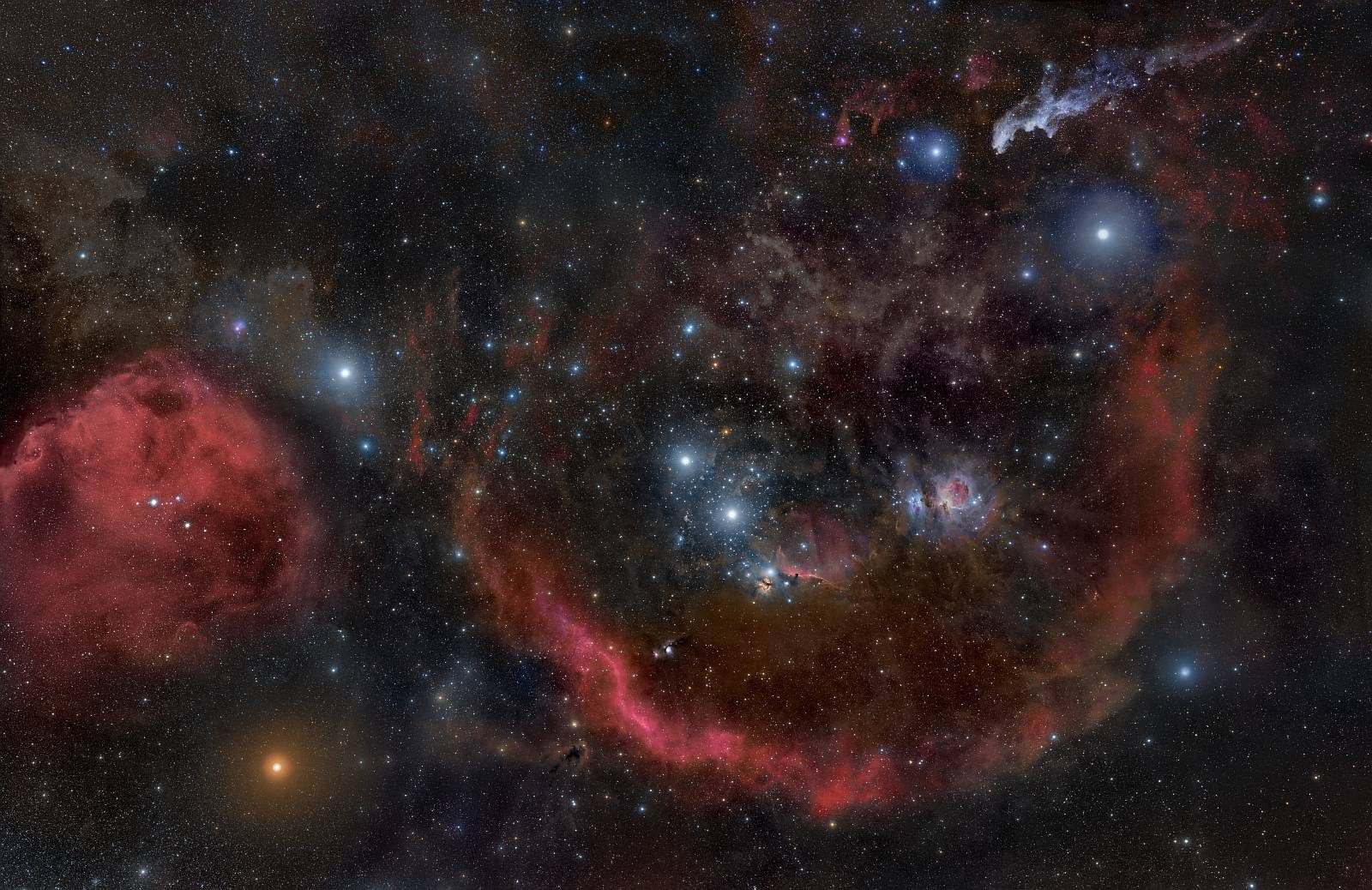 Nébuleuses situées dans la ceinture d'Orion