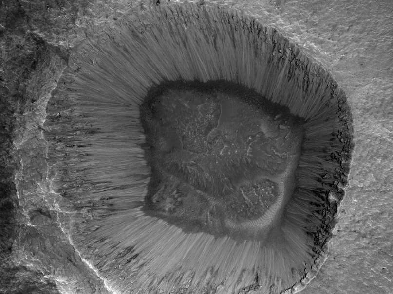 udarnyiy-krater-razmerom-okolo-treh-kilometrov-3390465