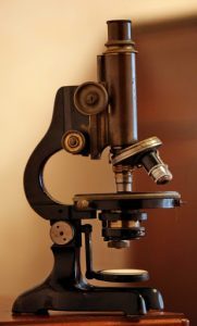 Microscope allemand du début du XXe siècle
