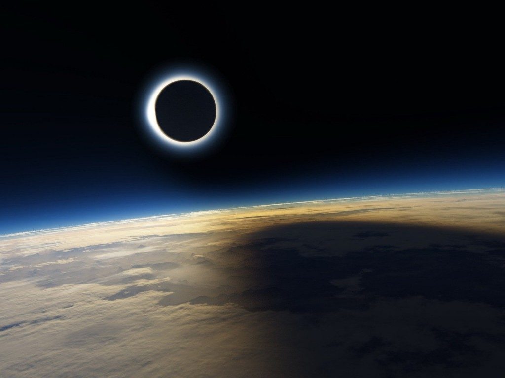 Vue de l'éclipse depuis l'orbite terrestre