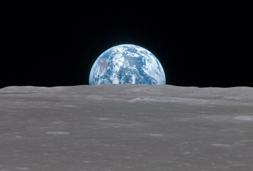 Vue de la Terre depuis l'orbite de la Lune.