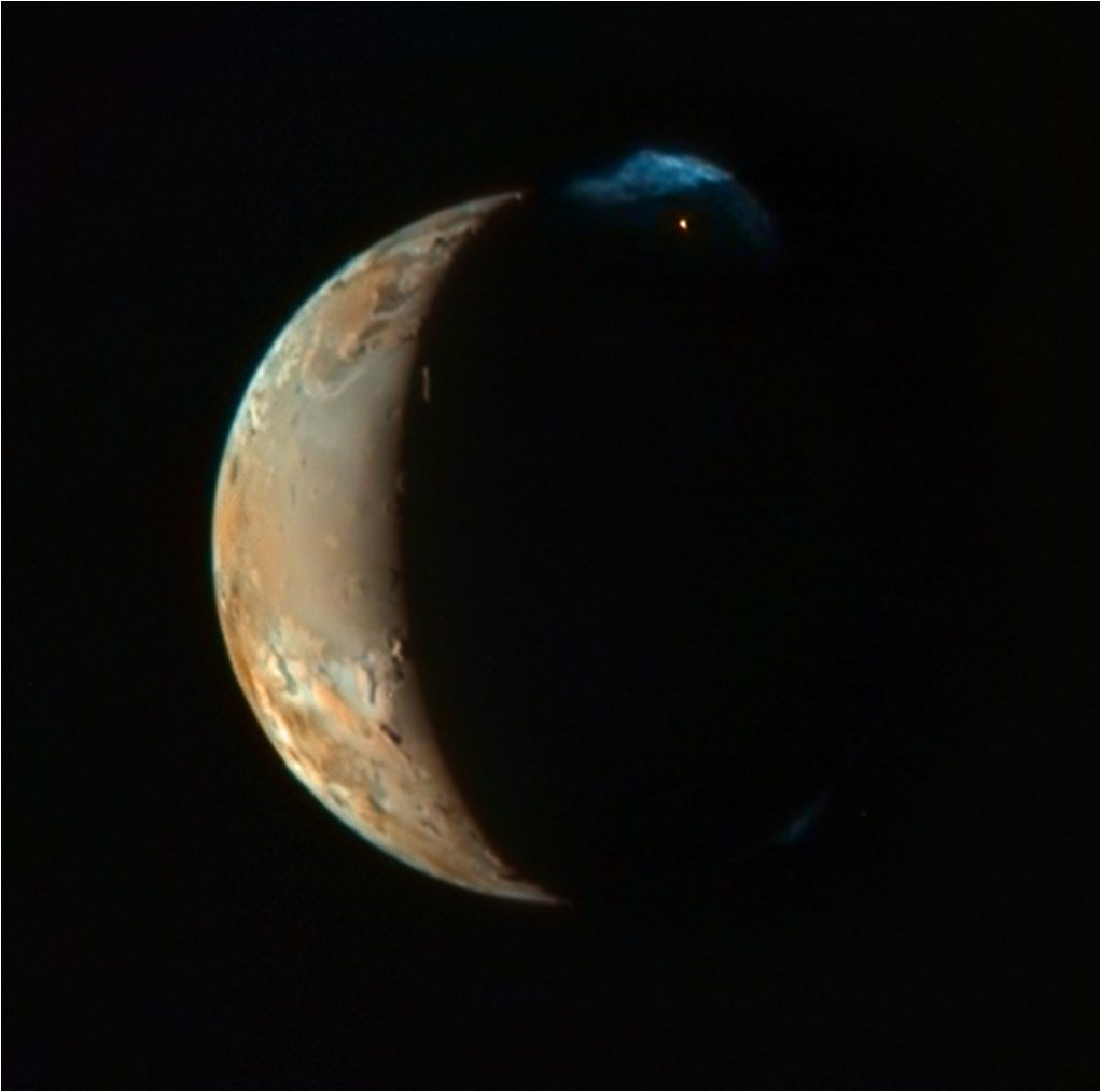 Volcan sur la face nocturne de Io