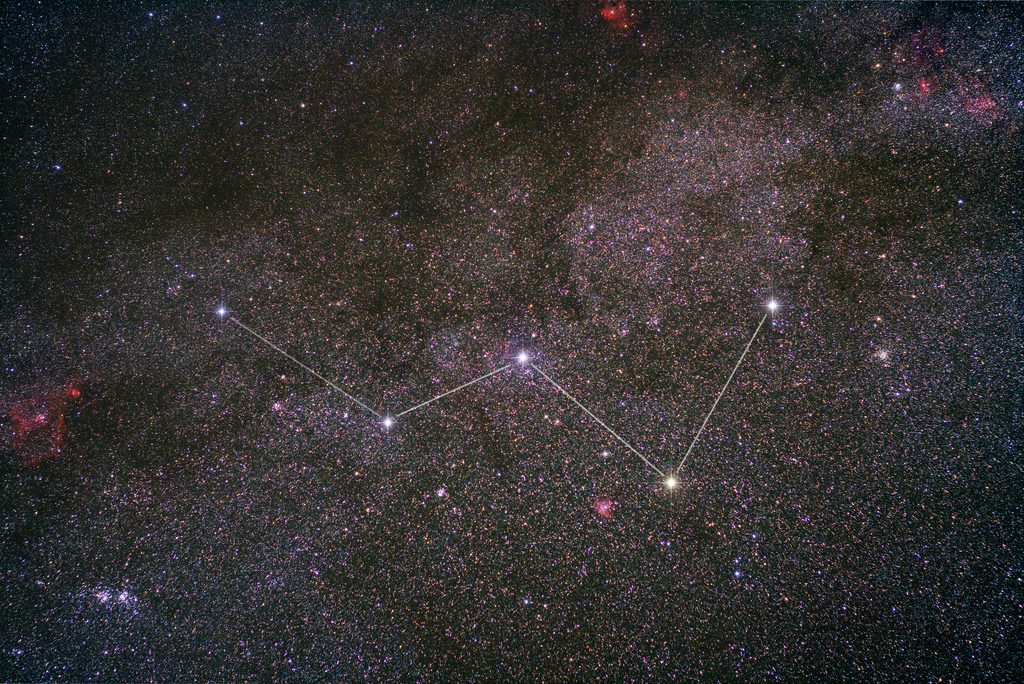 Beta Cassiopeia est l'étoile la plus à droite de l'astérisme W.