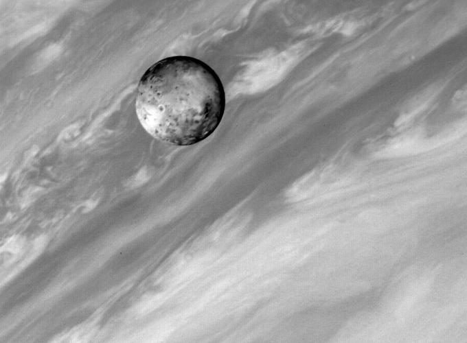 Jupiter et Io, image Voyager 1