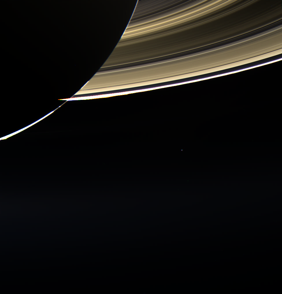Terre et anneaux de Saturne