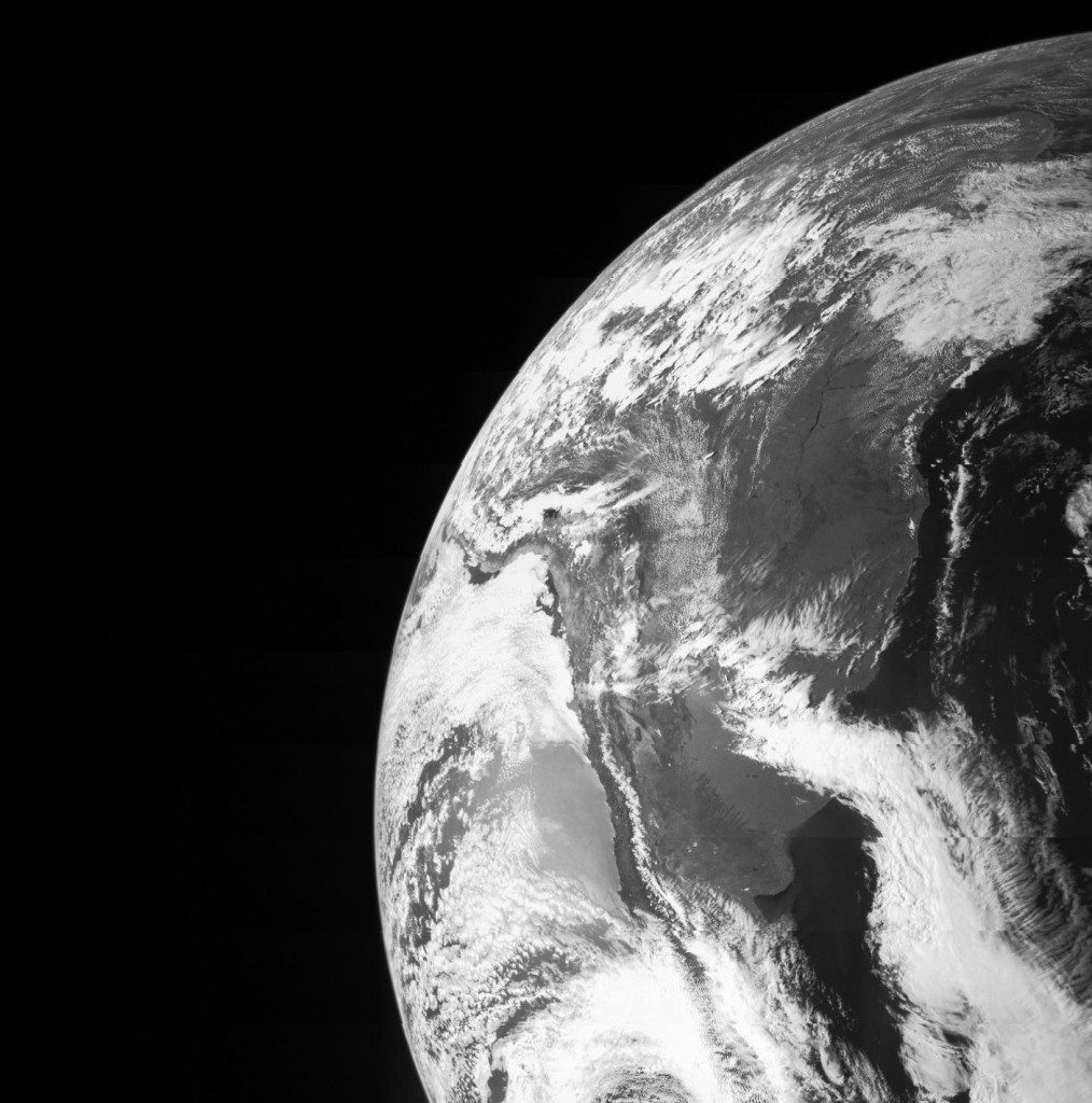 Terre photographiée par la sonde Juno lors d'une manœuvre gravitationnelle.